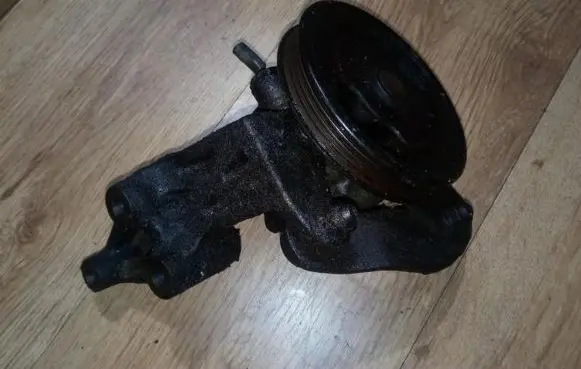 Mazda 323 Power steering pump