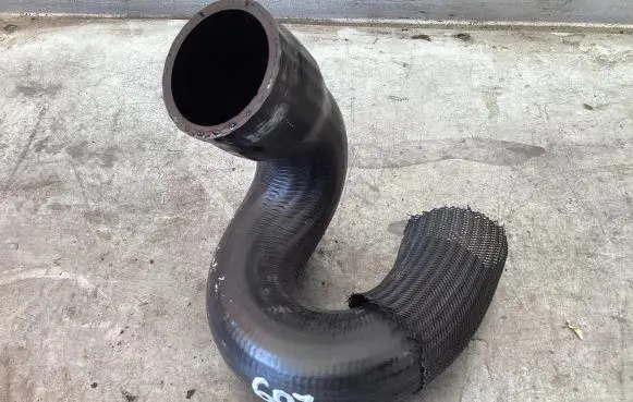 Peugeot 607 Intercooler pipe mounting bracket 