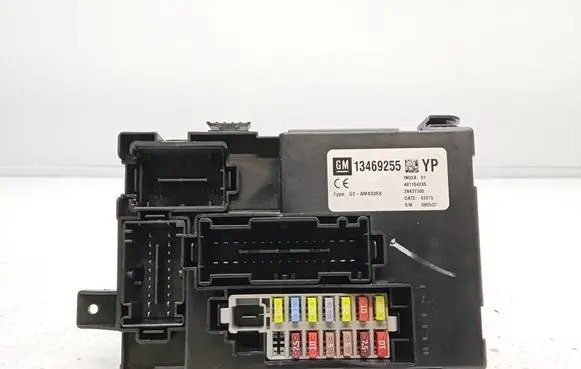 Opel Meriva B Fuse module 13469255 28437305 401154265