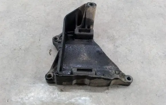 Volkswagen Transporter - Caravelle T5 Generator/alternator bracket 070903143C