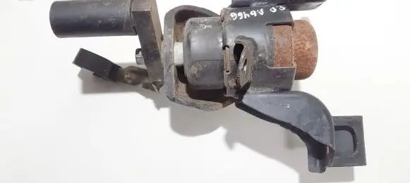 Mazda MPV Engine mount bracket