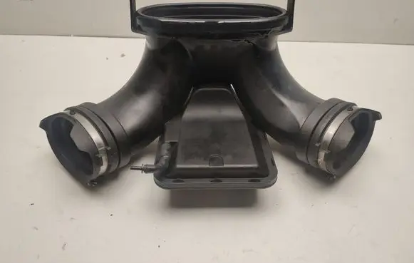 Mercedes-Benz CL C216 Air intake duct part A1560900329