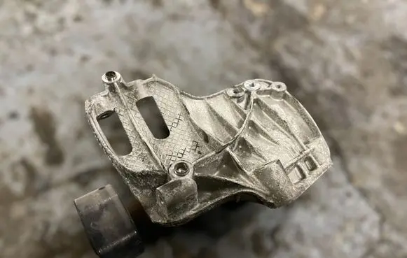 BMW 5 F10 F11 A/C compressor mount bracket 7585167 68572910