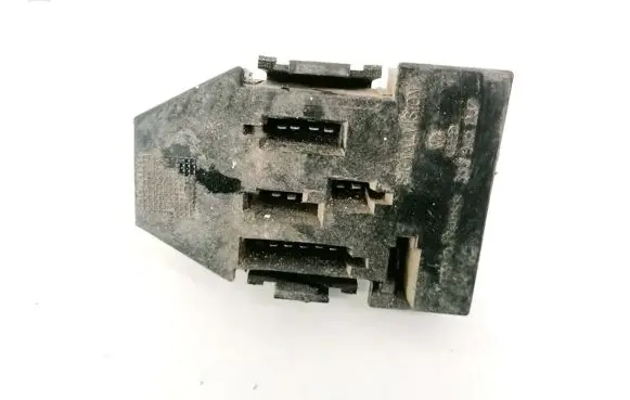Volkswagen PASSAT B3 Tail light bulb cover holder 333945257 Nenustatyta