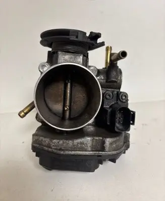 Volkswagen Golf IV Throttle valve 06A133064