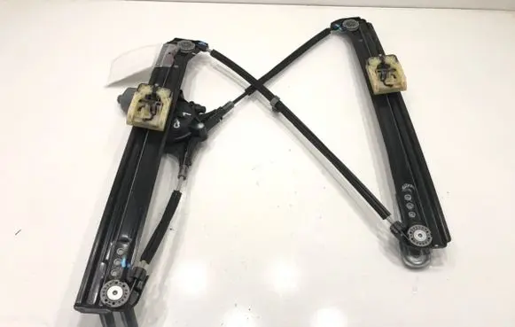 Skoda Karoq Front door window regulator with motor