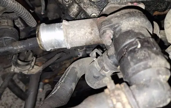 Volkswagen Sharan Engine coolant pipe/hose 038121133