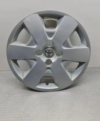 Toyota Corolla E120 E130 R15 wheel hub/cap/trim 4260202200