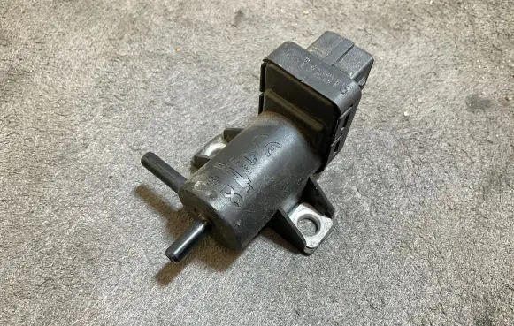 Renault Trafic III (X82) Turbo solenoid valve 8200762462