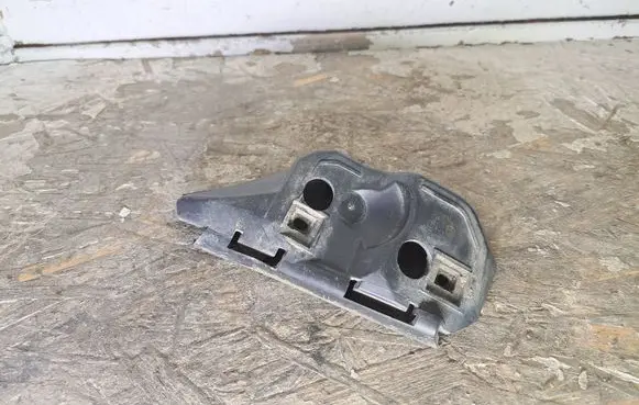 Volvo V50 Front bumper mounting bracket 30655875