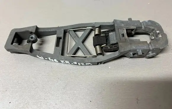 Rear door exterior handle/bracket