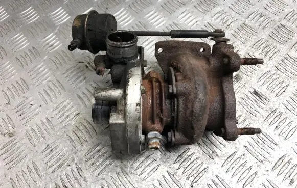 Volkswagen PASSAT B5 Turbo 028145702