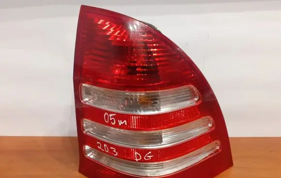 Mercedes-Benz C W203 Rear/tail lights 12509