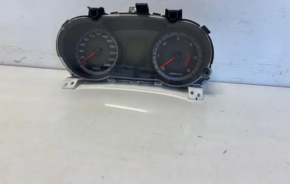 Citroen C-Crosser Speedometer (instrument cluster) 8100A485A