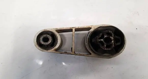 Ford Mondeo Mk III Engine mount bracket 