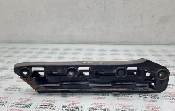 Front bumper mounting bracket