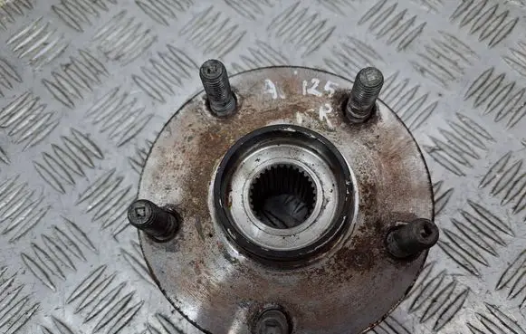 Toyota Avensis T270 Front wheel hub 4355002020