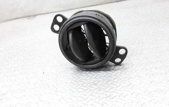 Toyota Yaris Dash center air vent grill