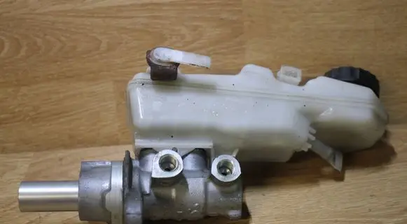 Toyota Auris 150 Master brake cylinder