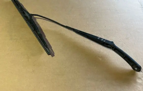 Volkswagen Transporter - Caravelle T5 Front wiper blade arm 7E2955410A