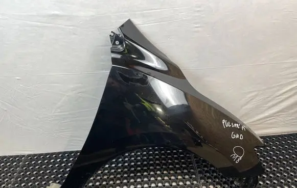 Nissan Pulsar Fender