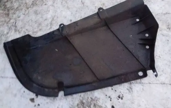 Engine splash shield/under tray