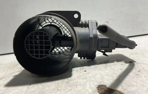 Volkswagen PASSAT B6 Mass air flow meter 038906461B 0281002531