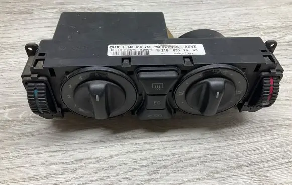 Mercedes-Benz C W202 Climate control unit 2108300385
