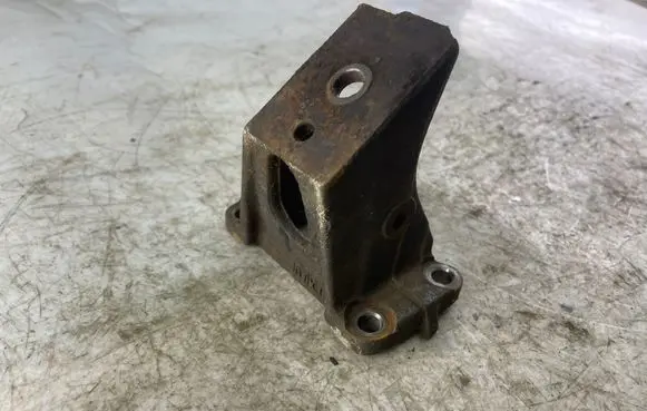 Toyota Land Cruiser (HDJ90) Engine mounting bracket 1231567030