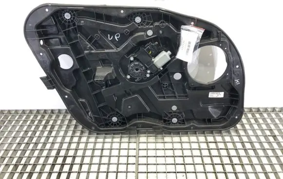 Hyundai i40 Front door window regulator with motor 813103Z000