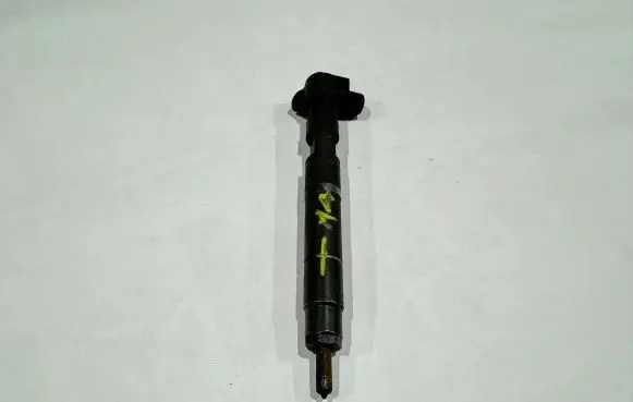Mercedes-Benz A W176 Fuel injector A6510701387 28230821 12329004880