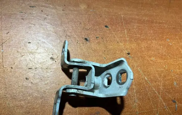 Renault Megane II Front door upper hinge