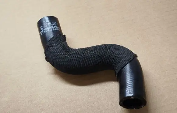 Engine coolant pipe/hose