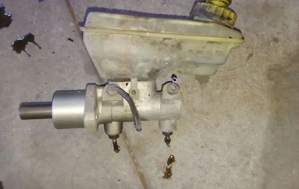 Seat Alhambra (Mk1) Master brake cylinder 7M1611303