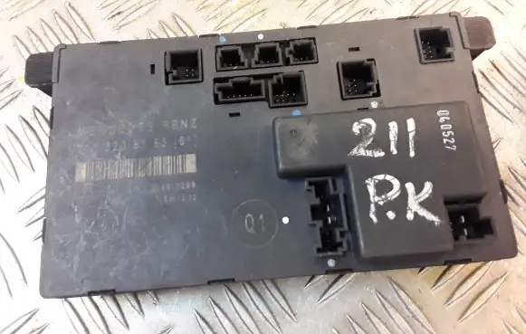 Mercedes-Benz E W211 Door control unit/module 2118208185 A2118208185