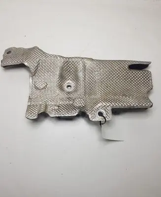 Volkswagen PASSAT B8 Heat shield in engine bay 04L103954D