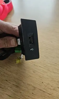 Volkswagen Transporter - Caravelle T6 USB socket connector 5Q0035726N