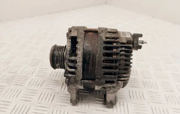 Renault Kadjar Generator/alternator 231009036R A003TX1881ZE