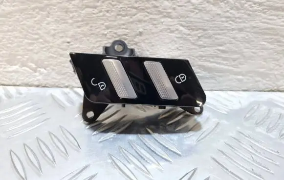 Mercedes-Benz S W221 Central locking switch button A2218213151