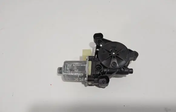Audi S5 F5 Front door window regulator motor 8W0959802