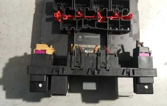 Volkswagen Touran I Comfort/convenience module 3C8937049E F005V00745 H54782602