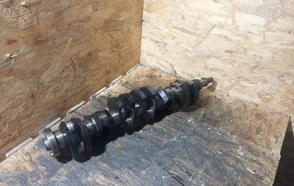 BMW 5 E39 Crankshaft 1714482