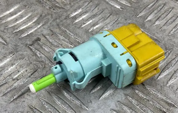 Jeep Renegade Brake pedal sensor switch 52092117