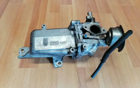 Renault Espace V (RFC) EGR valve cooler 147357086R