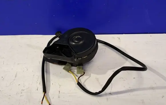 Mercedes-Benz E W211 Horn signal E30055307