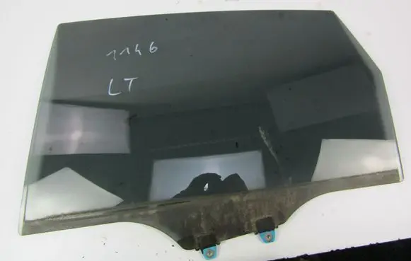 Honda CR-V Rear door window glass 