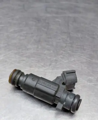 Audi A8 S8 D3 4E Fuel injector 079133551B 0280156180