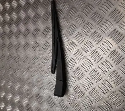 Rear wiper blade arm