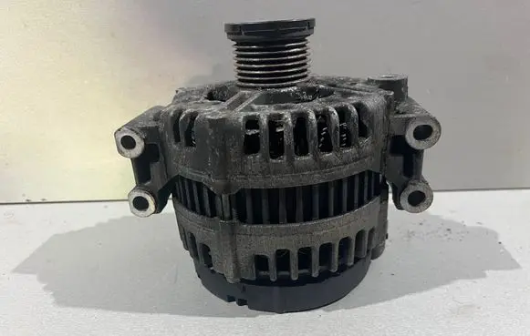 BMW 3 E92 E93 Generator/alternator 7557789 0121715016 75582190