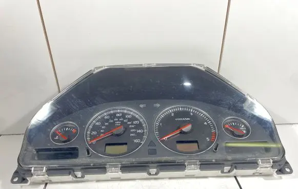 Volvo XC70 Speedometer (instrument cluster) 30746112 69594720T 8602886